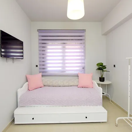 Theros Lux * Émbonas