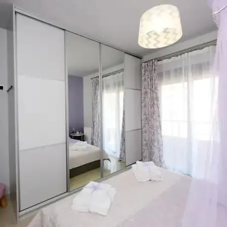 Theros Lux Apartment