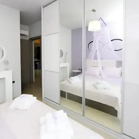 Apartament Theros Lux *