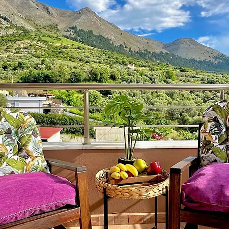 Theros Lux Apartment