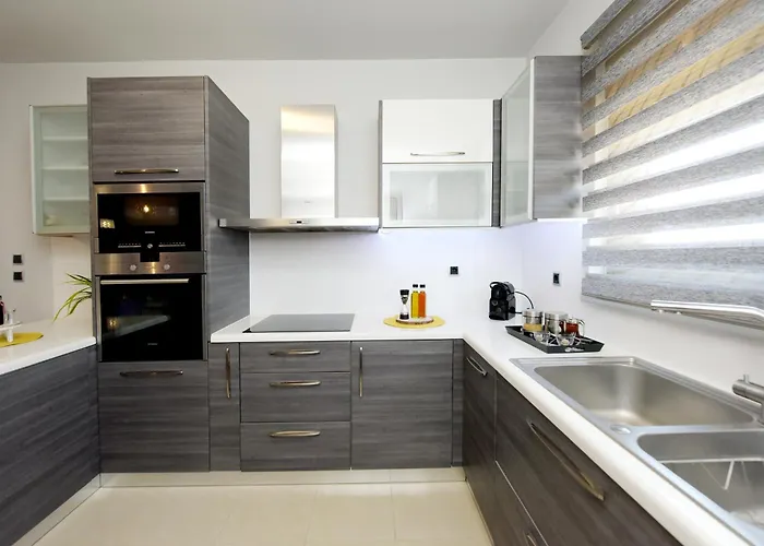 Theros Lux Apartamento Émbonas